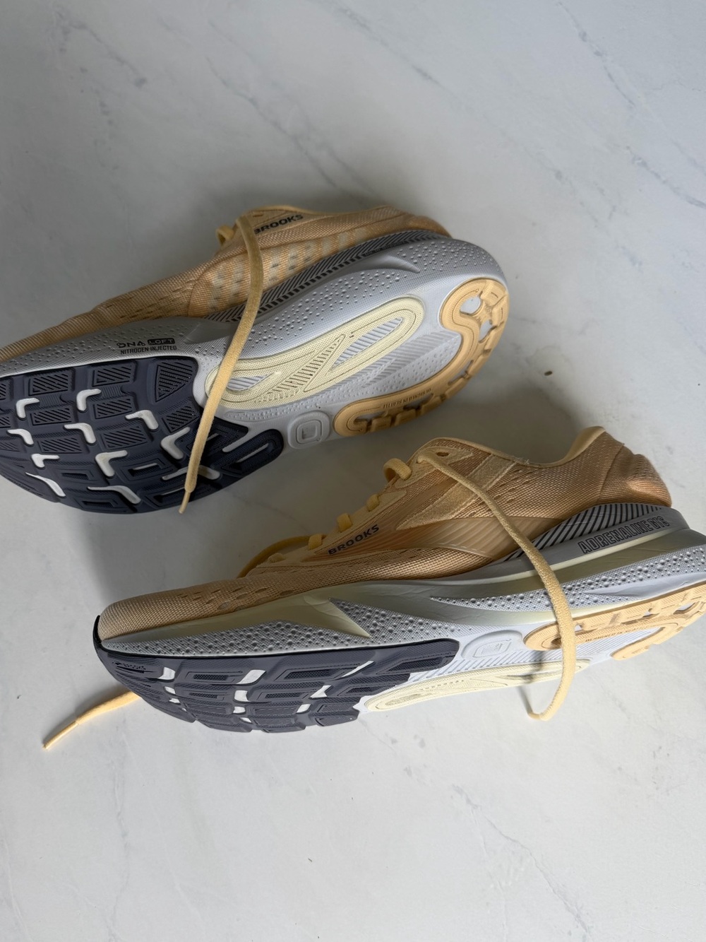 Brooks Adrenaline GTS 24 Shoes - Picture 3 of 6